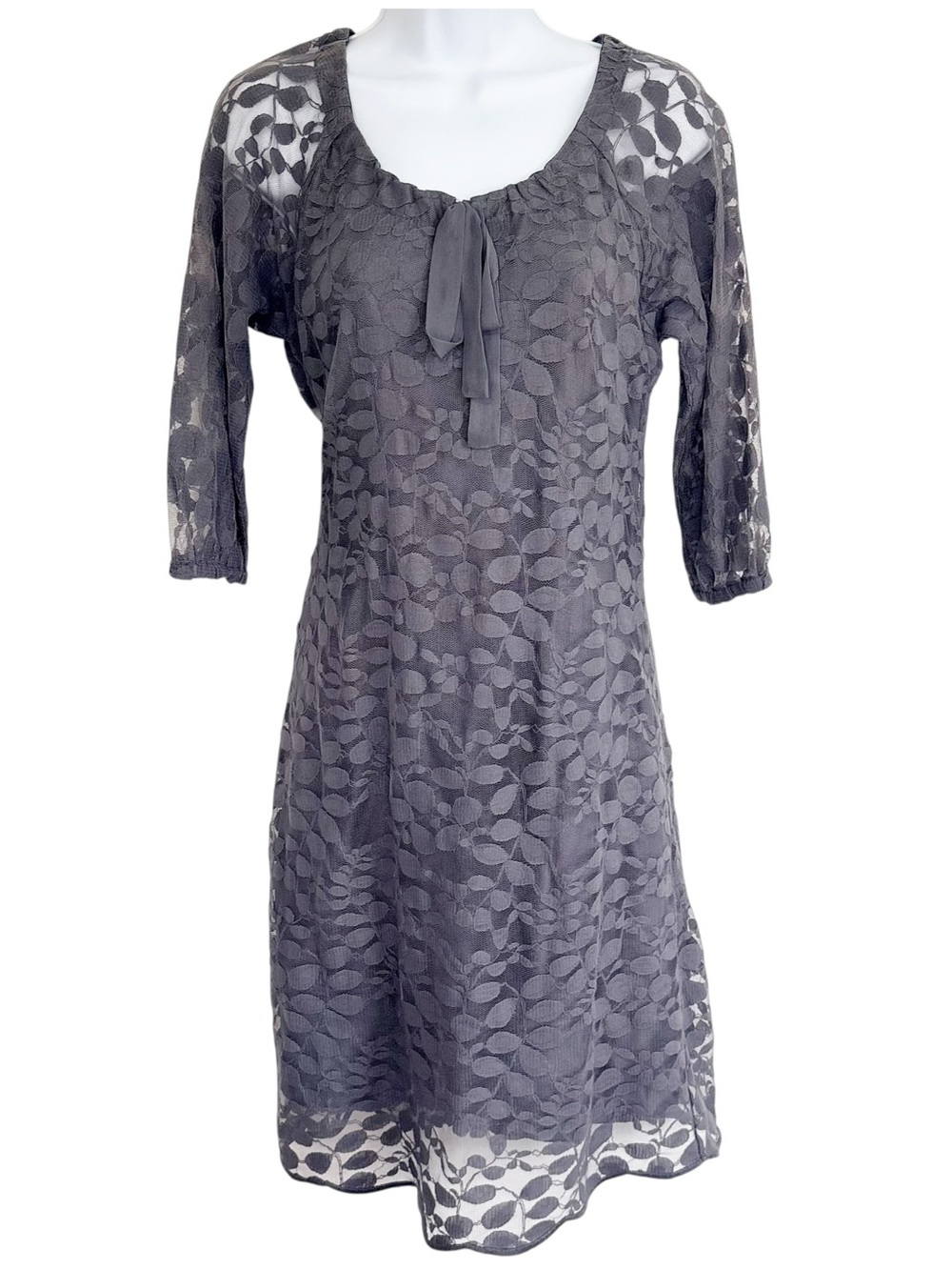 GARNET HILL Gray Lace Midi Dress Women’s Size 2 3/4 Sleeve Tie Neck Lined